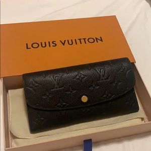 ✨RARE✨ Black Emilie Wallet